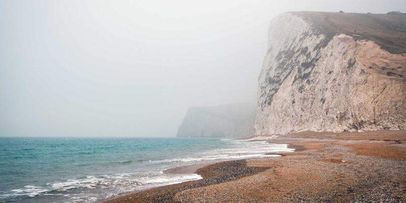 DIY宠物箱改造指南：如何将普通猫笼变身温馨宠物家具